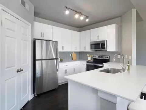 14700 Marsh Ln, Addison, TX 75001 photo 5