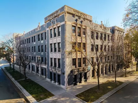 4875 N Magnolia Ave, Chicago, IL 60640