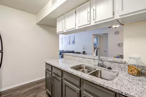 1022 Forest Oak Dr, Charlotte, NC 28209 photo 7