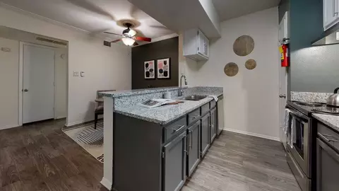 1022 Forest Oak Dr, Charlotte, NC 28209 photo 3