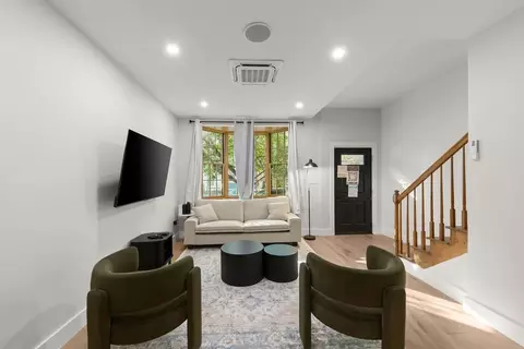 141 E 33rd St, New York, NY 10016