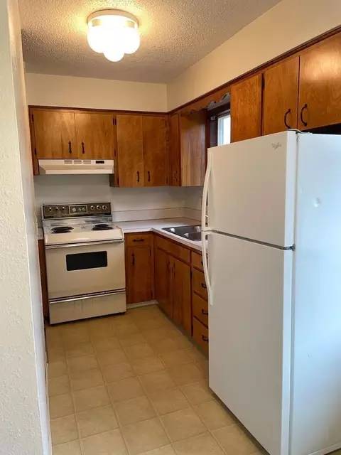 2131 Center St NE, Salem, OR 97301