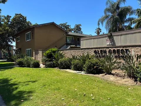 2001 E Whiting Ave, Fullerton, CA 92831