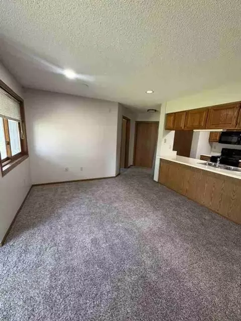 4534 4532 4534 4536 Douglas Ave, Des Moines, IA 50310