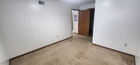 4534 4532 4534 4536 Douglas Ave, Des Moines, IA 50310
