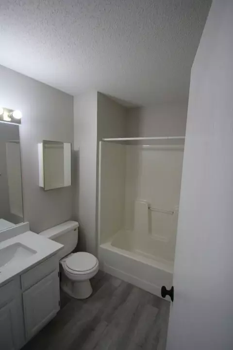 4534 4536 Douglas Ave #4532-4534, Des Moines, IA 50310 photo 2
