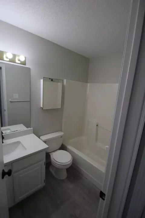 4534 4536 Douglas Ave #4532-4534, Des Moines, IA 50310 photo 4