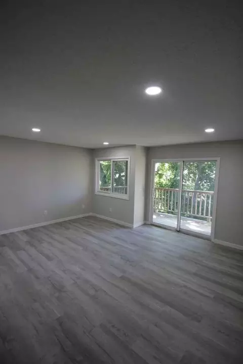 4534 4536 Douglas Ave #4532-4534, Des Moines, IA 50310