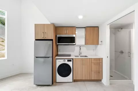 2735 E 6th St, Los Angeles, CA 90023