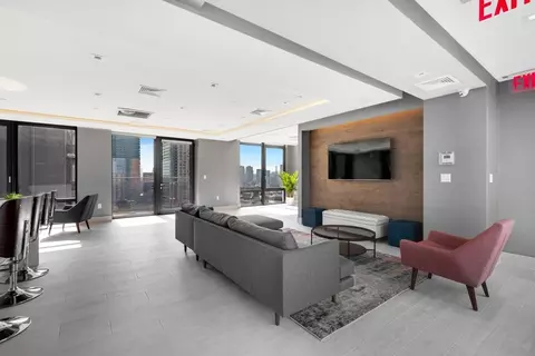 42-10 27th St, New York, NY 11101