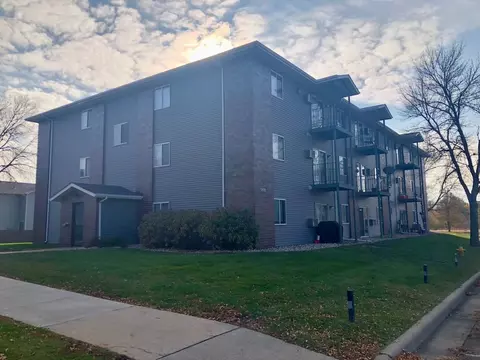 5801 W Christopher Pl, Sioux Falls, SD 57106