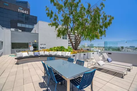 1168 S Barrington Ave, Los Angeles, CA 90049