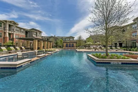 2001 Park Hill Dr, Fort Worth, TX 76110 photo 3