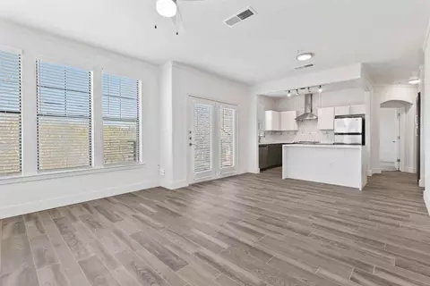 2001 Park Hill Dr, Fort Worth, TX 76110 photo 6