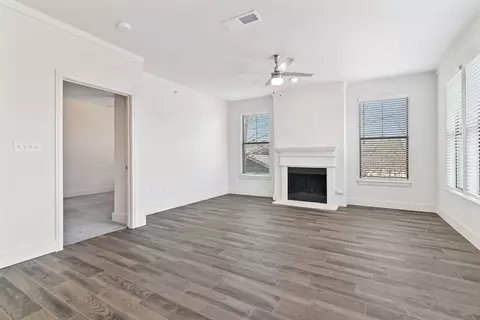 2001 Park Hill Dr, Fort Worth, TX 76110 photo 8