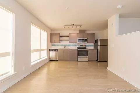 5885 S Macadam Ave, Portland, OR 97239
