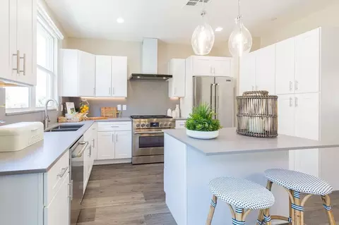 4240 Las Virgenes Rd, Calabasas, CA 91302