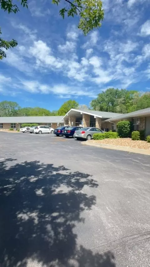 515 E Morse Ave, Bonner Springs, KS 66012