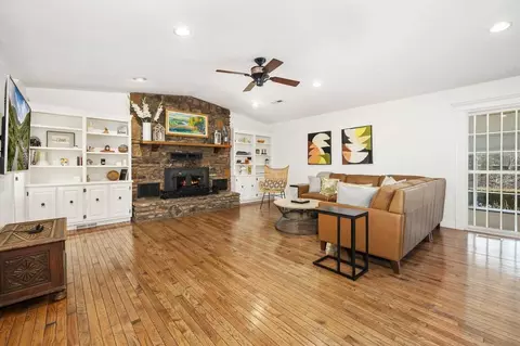 8442 E Mcnelly Rd, Bentonville, AR 72712