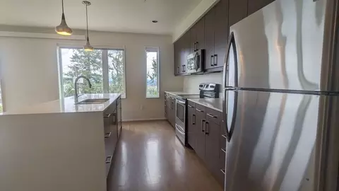 3939 SW View Point Ter, Portland, OR 97239