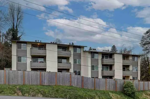 106 Kensington Ave S, Kent, WA 98030