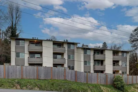 106 Kensington Ave S, Kent, WA 98030