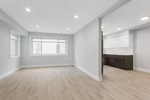2333 W Lunt Ave, Chicago, IL 60645