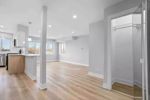 2333 W Lunt Ave, Chicago, IL 60645