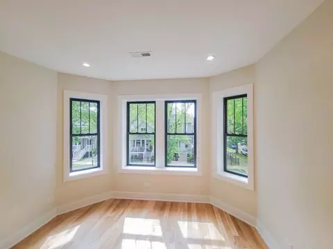 2015 W Ainslie St, Chicago, IL 60625