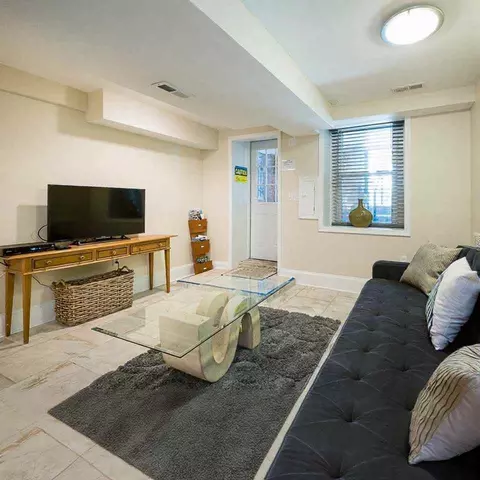 723 5th St NE, Washington, DC 20002