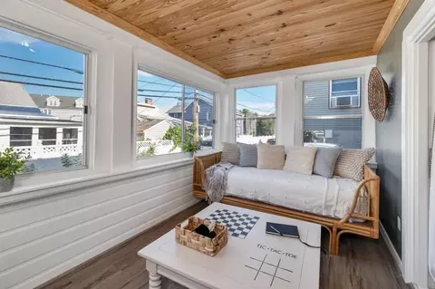 9 Cole St, Hampton, NH 03842