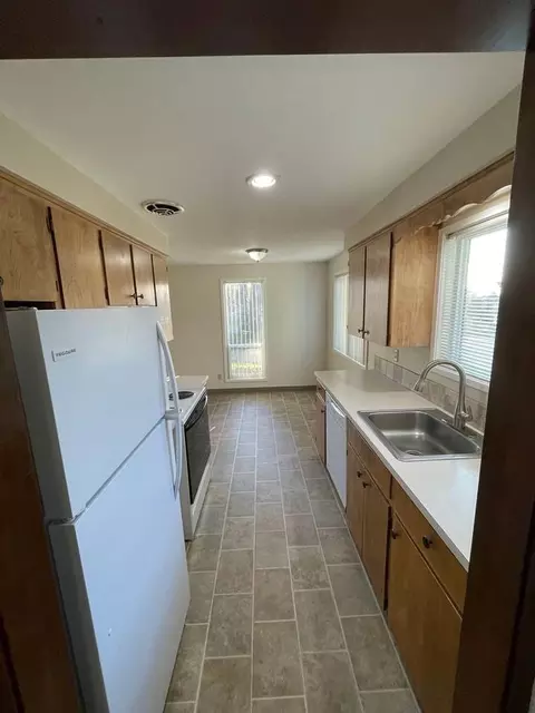 1115 Liberty Cir S, Salem, OR 97306 photo 3