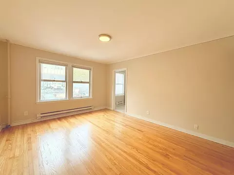26 Harrison St, Seattle, WA 98109