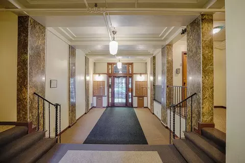 26 Harrison St, Seattle, WA 98109