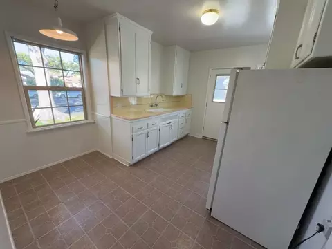1233 N Hollywood Way, Burbank, CA 91505 photo 2