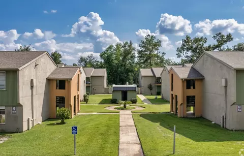 2801 W Sunset Dr, Orange, TX 77630