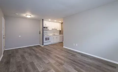 13509 Detroit Ave, Lakewood, OH 44107