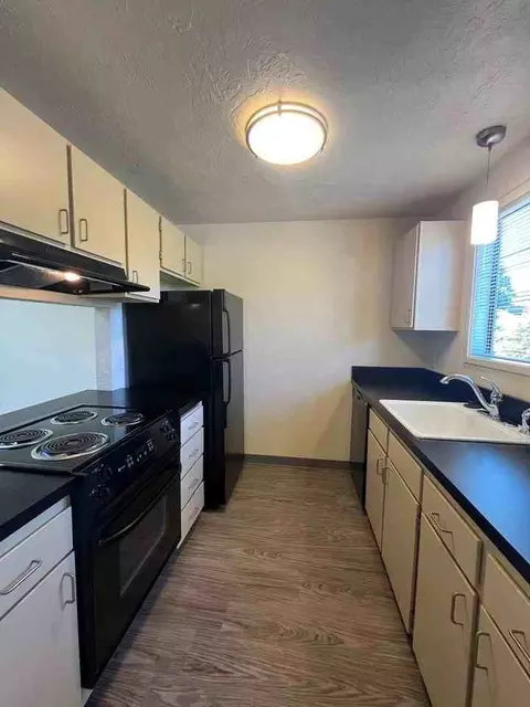 1800 Cal Young Rd, Eugene, OR 97401 photo 4