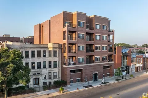927 W Irving Park Rd, Chicago, IL 60613