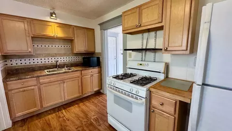 937 Leonard St NW, Grand Rapids, MI 49504