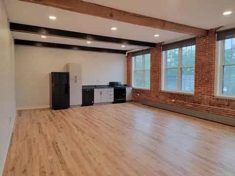 252 Willow St, Manchester, NH 03103