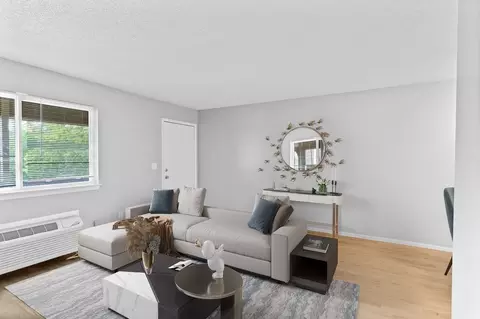 515 S Clairborne Rd, Olathe, KS 66062