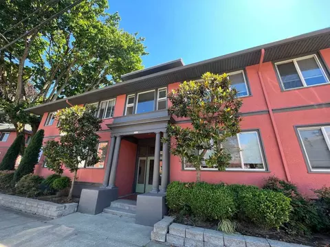 2500 NE Hoyt St, Portland, OR 97232