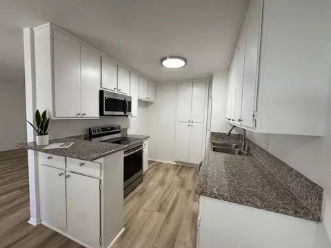 20317 Saticoy St, Los Angeles, CA 91306