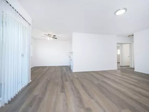 20317 Saticoy St, Los Angeles, CA 91306