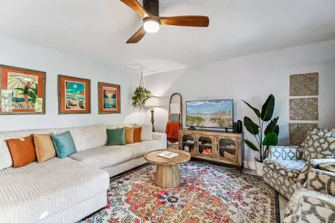 11250 2nd St E, Treasure Island, FL 33706