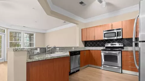 370 E Diamond Ave, Gaithersburg, MD 20877 photo 11