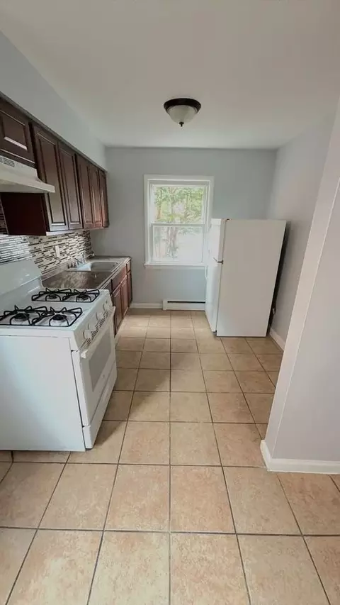 130 Stuyvesant Ave, Lyndhurst, NJ 07071