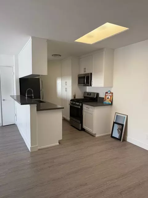 1525 N Kenmore Ave, Los Angeles, CA 90027