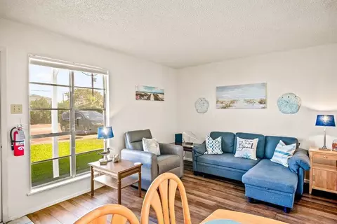 2025 S 11th St, Port Aransas, TX 78373